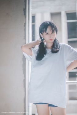 江添在盛望的腰上垫枕头
